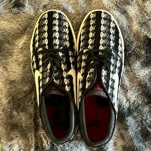 New w/o box Nike Stefan Janoski 685277 Skate Shoes 9.5 black & white